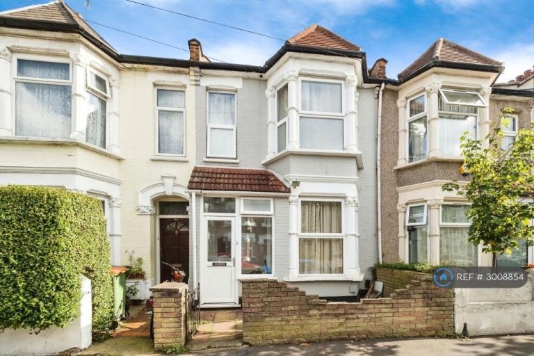 House Harcourt Avenue in Greater London