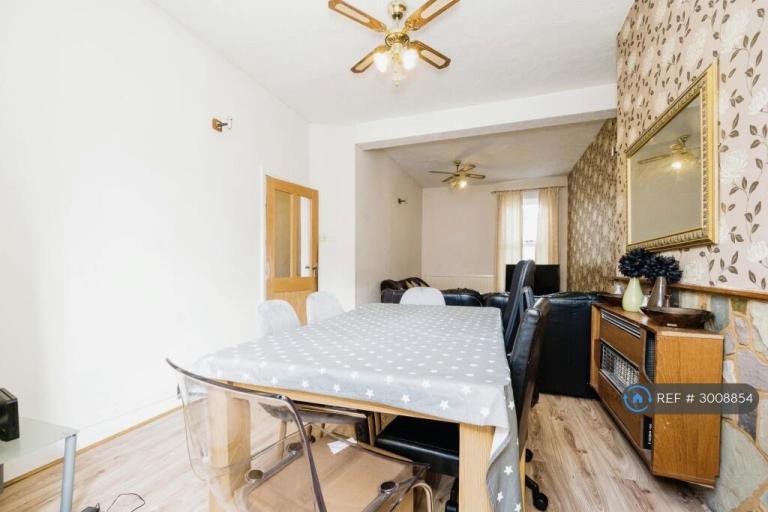 House Harcourt Avenue in Greater London