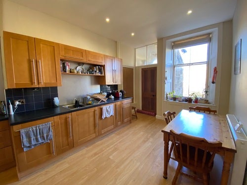 Flat Falcon Avenue in City of Edinburgh