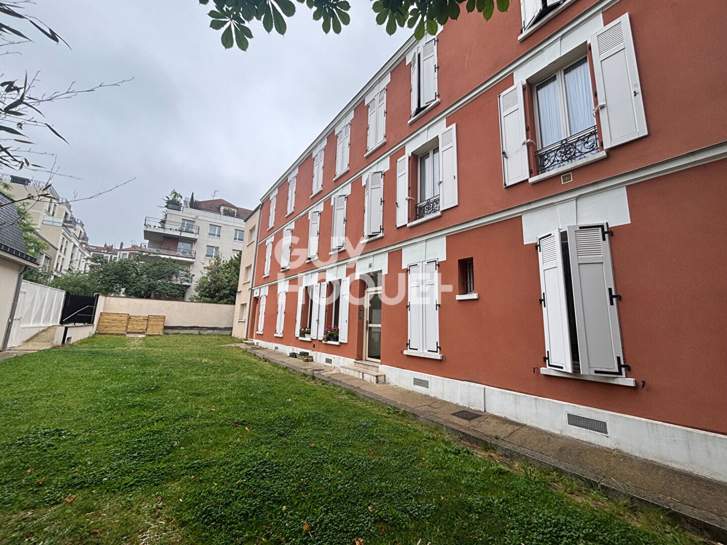 Appartement Rue Rouget de Lisle à Suresnes