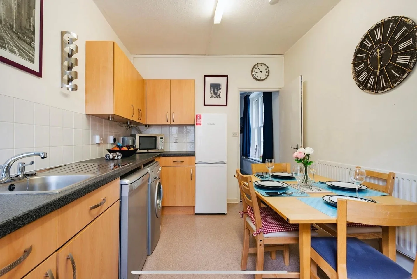 Flat Phoenix Road in Greater London