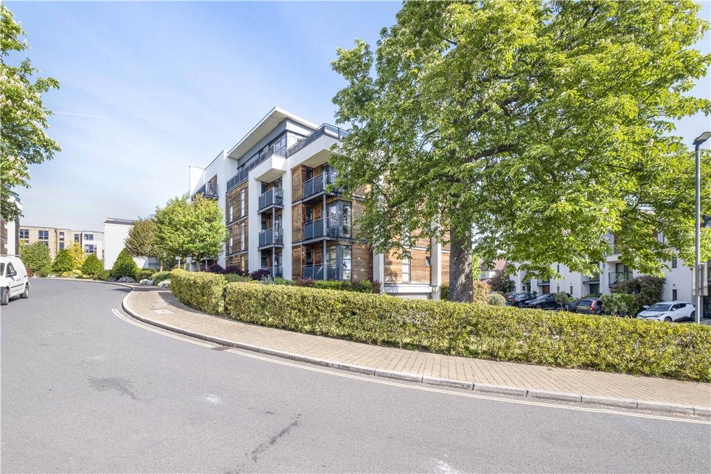 Flat Scott Avenue in Greater London