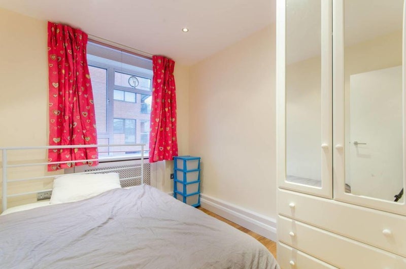 Room Mackennal Street in City of Westminster