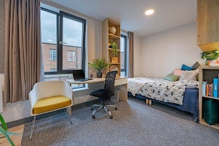 Room Hanover Avenue in Leeds