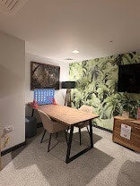 Room Hanover Avenue in Leeds