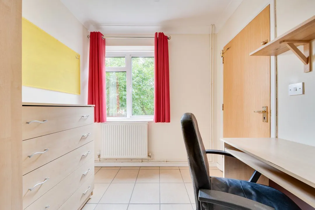 Room Warwick Road in Canterbury