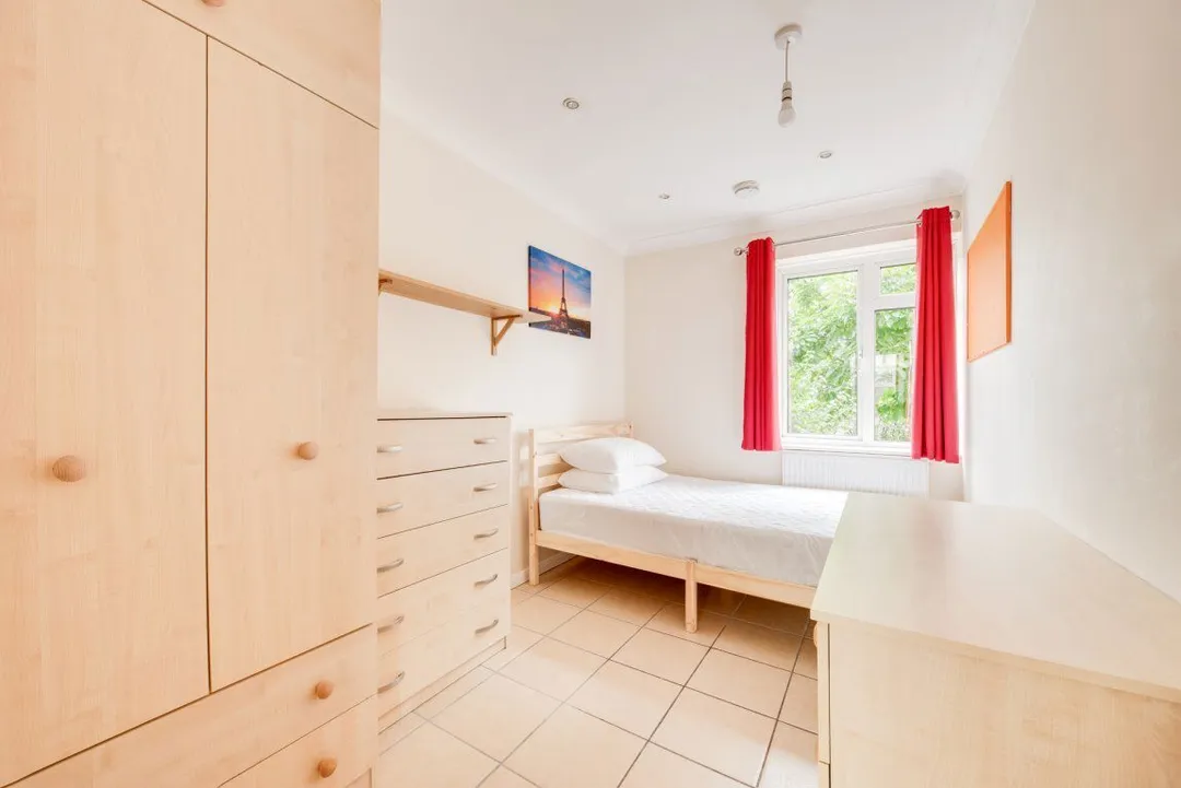 Room Warwick Road in Canterbury