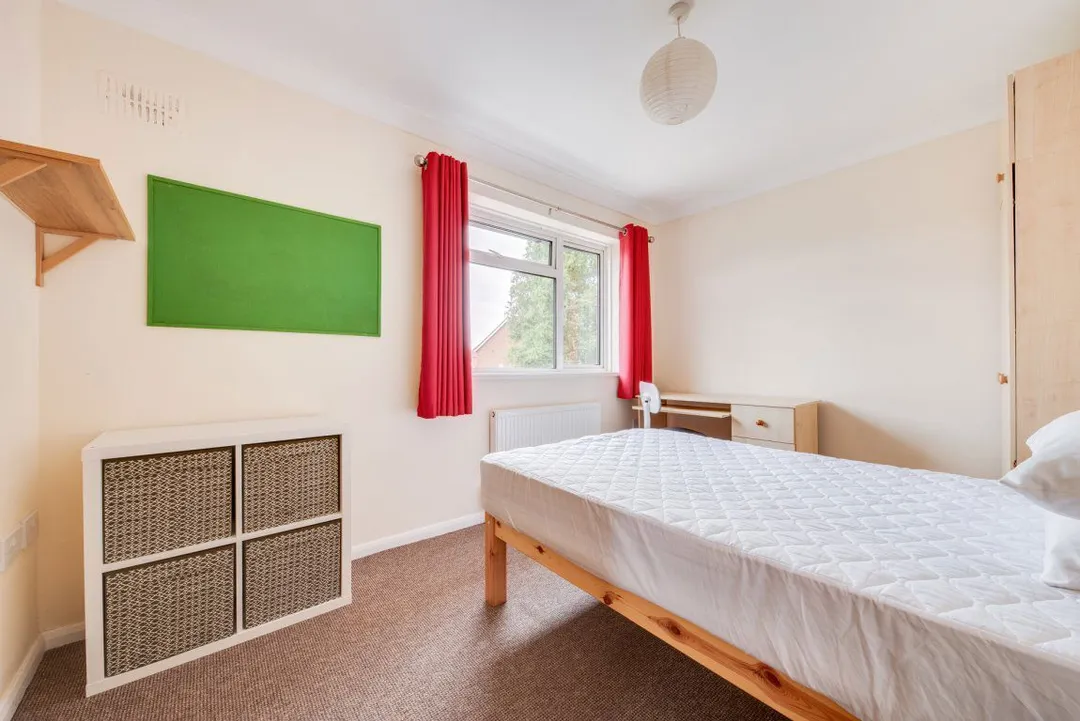 Room Warwick Road in Canterbury