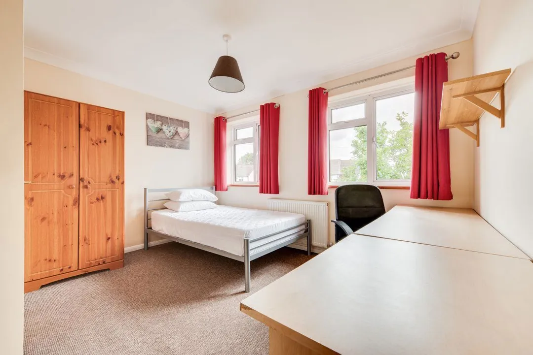 Room Warwick Road in Canterbury