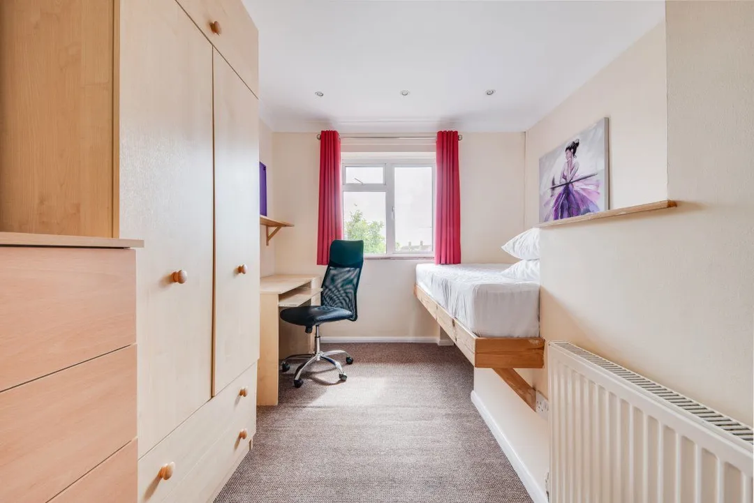 Room Warwick Road in Canterbury