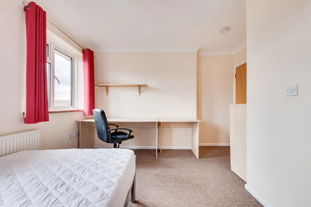 Room Warwick Road in Canterbury