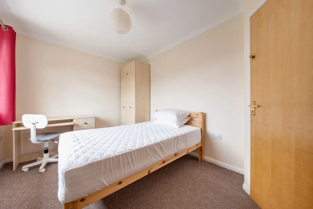 Room Warwick Road in Canterbury