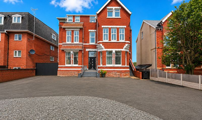 Flat Cambridge Road in Southport