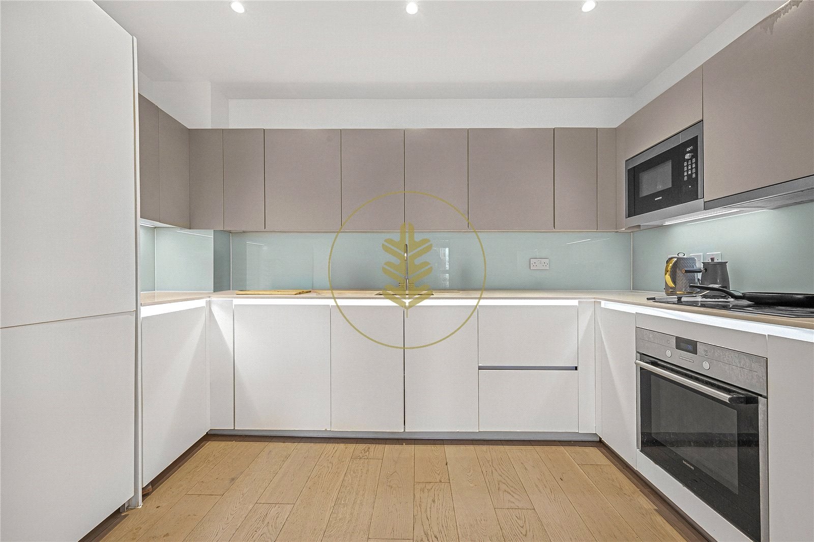 Flat Wilkinson Close in Greater London