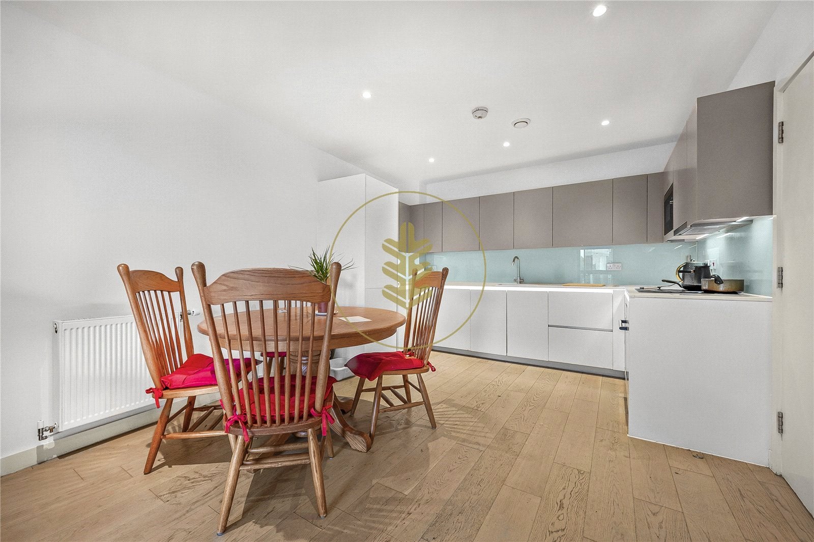 Flat Wilkinson Close in Greater London