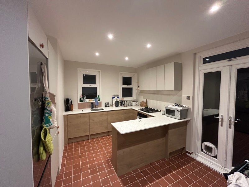 Room Doverfield Road in Greater London