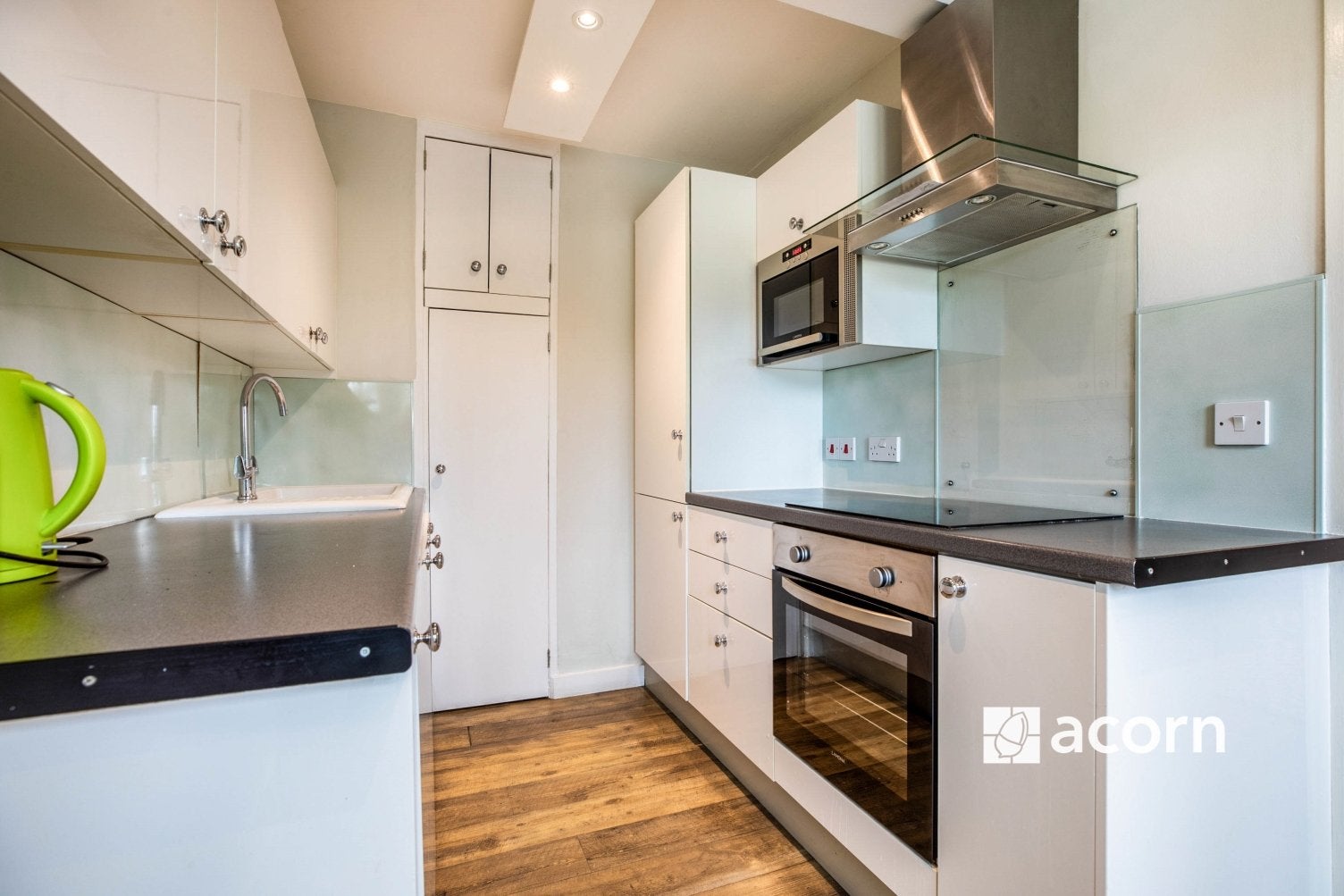 Flat Royal Road in Greater London