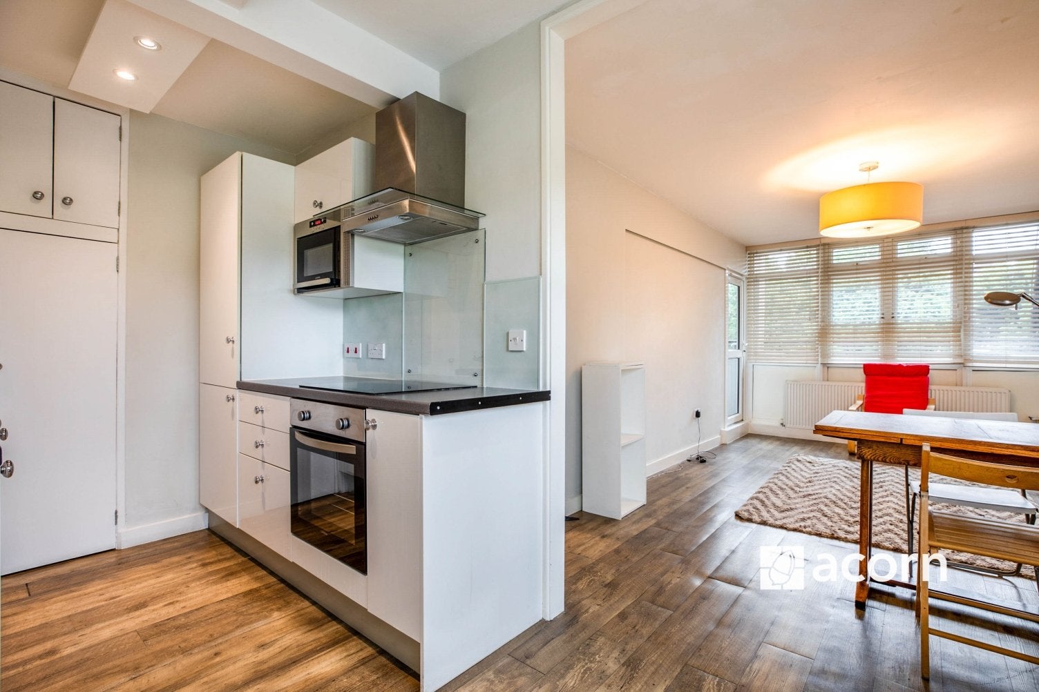 Flat Royal Road in Greater London
