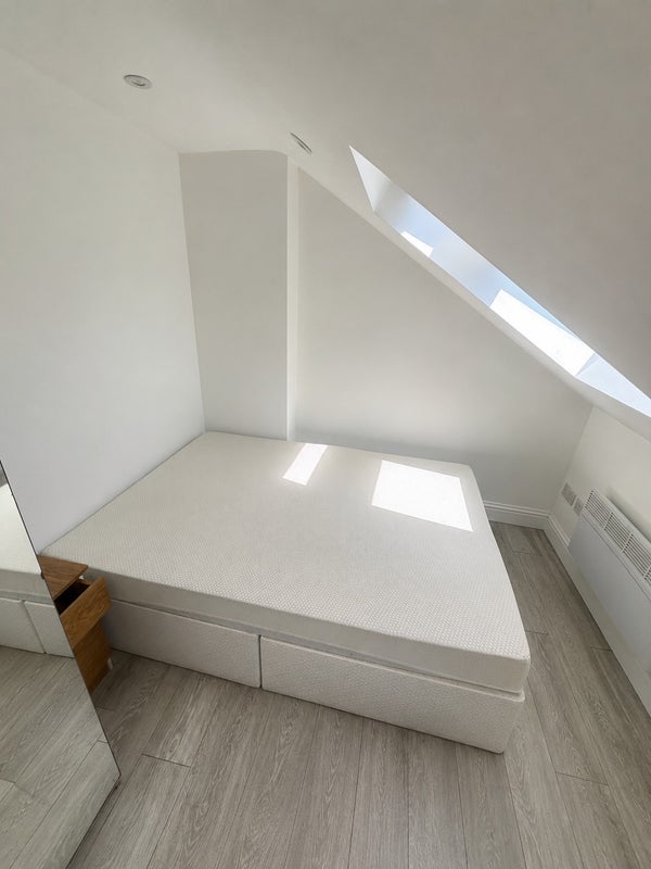 Room Romford Road in Greater London