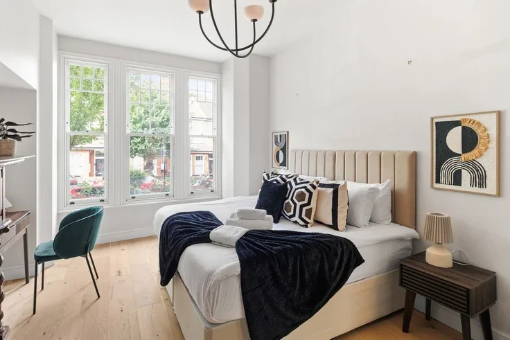 Flat Holmbury View in Greater London