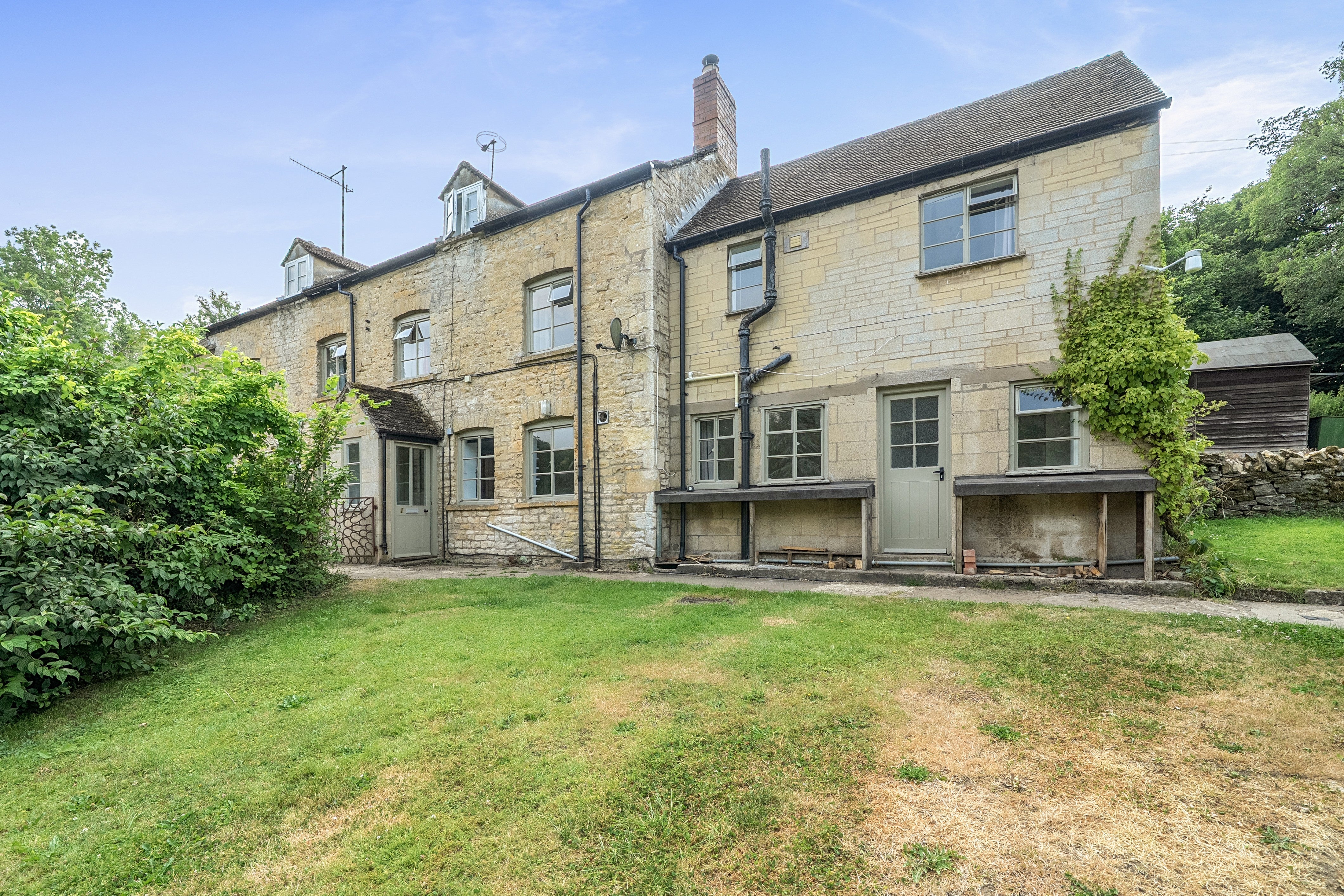 House Lansdowne in Cotswold District
