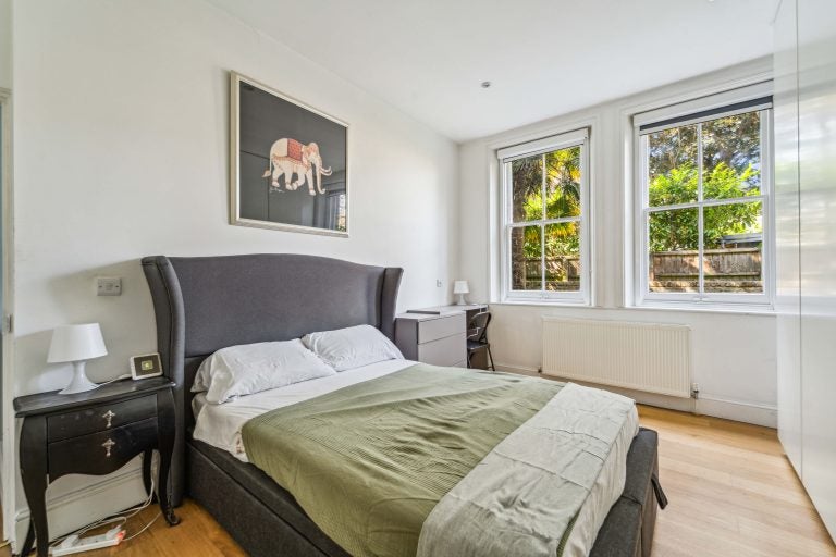 Flat Prince of Wales Drive in Greater London