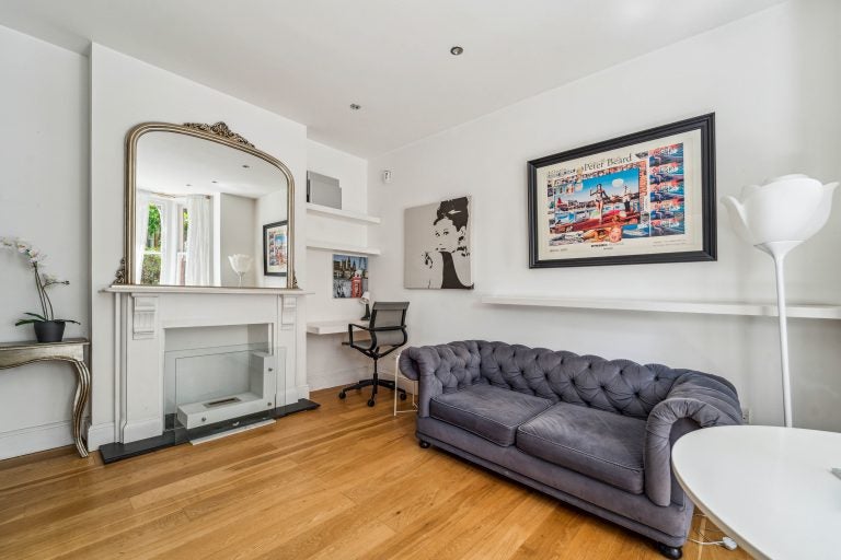 Flat Prince of Wales Drive in Greater London