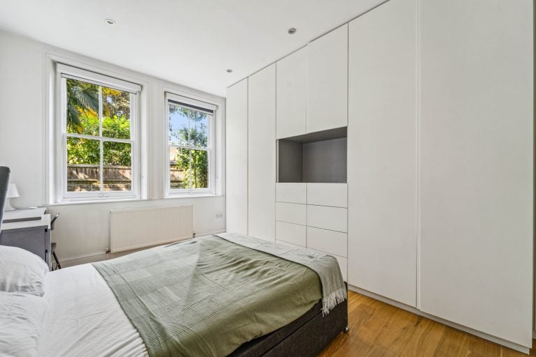 Flat Prince of Wales Drive in Greater London