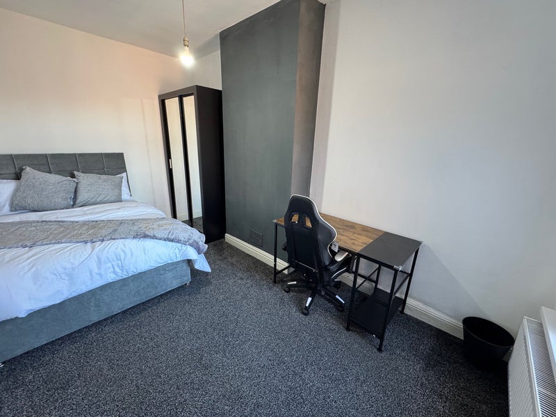 Room Claremont Road in Manchester