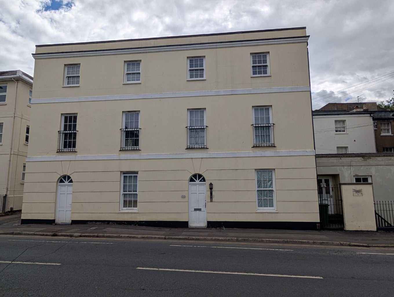 Flat Highbury Lane in Cheltenham