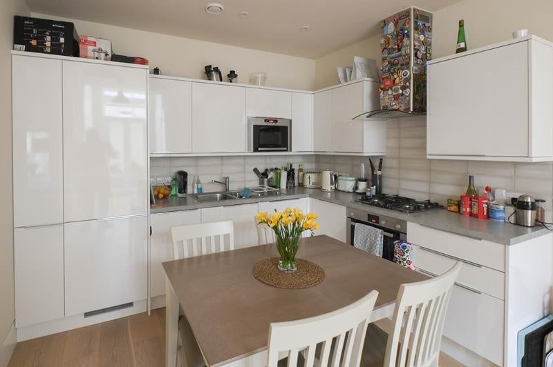 Flat Ramsden Road in Greater London