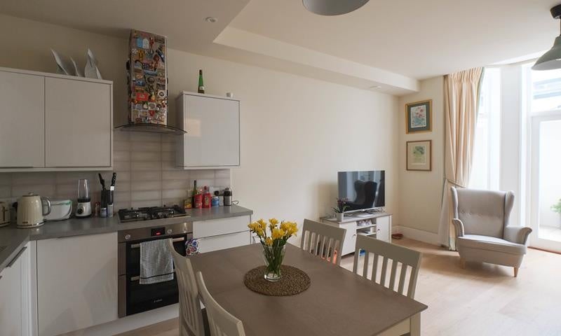Flat Ramsden Road in Greater London