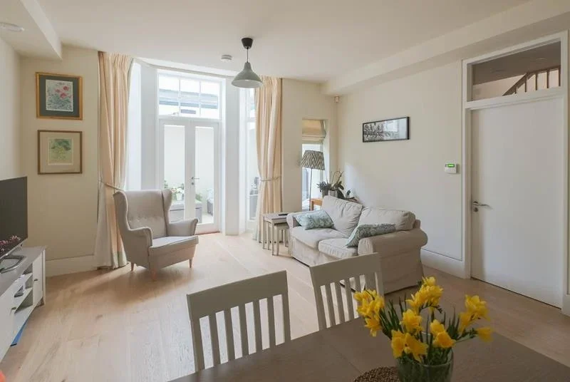 Flat Ramsden Road in Greater London