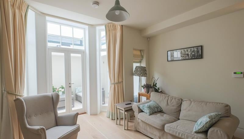 Flat Ramsden Road in Greater London