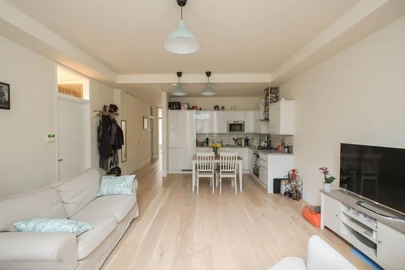 Flat Ramsden Road in Greater London