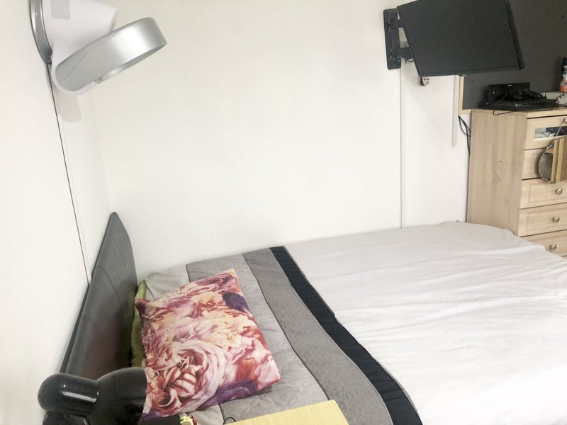 Room Southgate Drive in Crawley