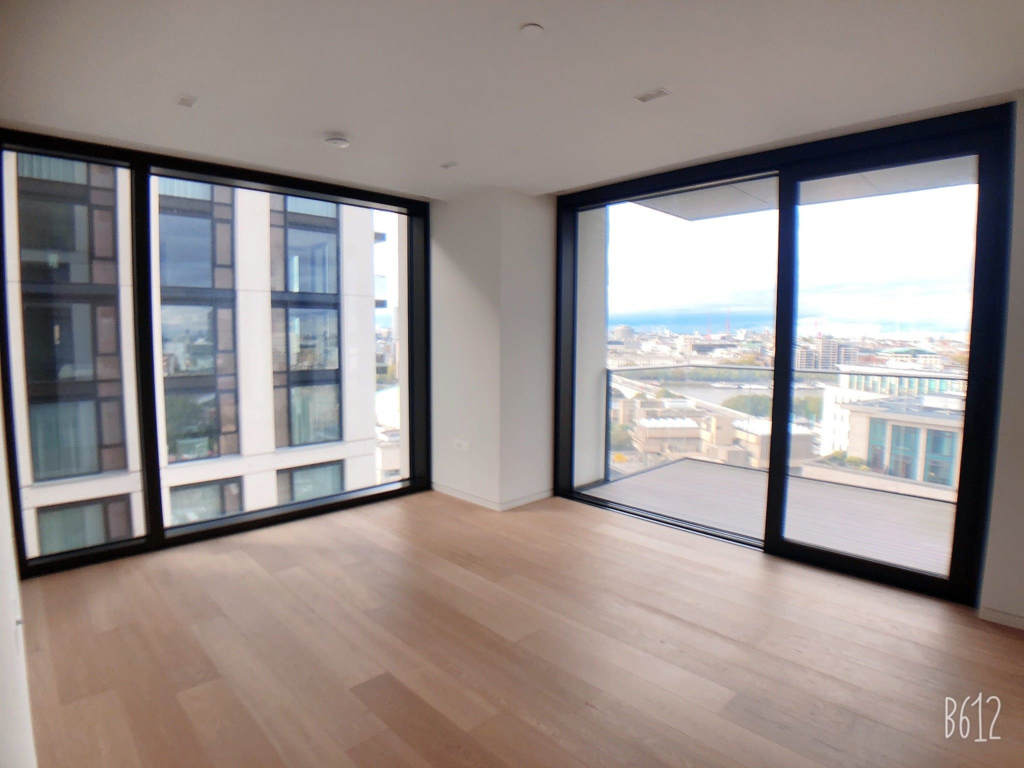 Flat Sutton Walk in Greater London