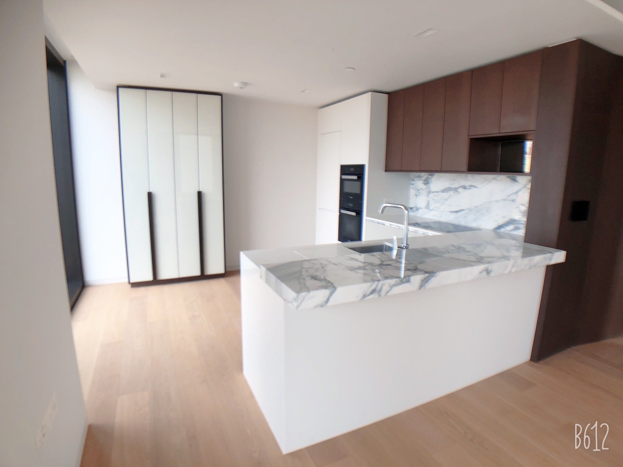 Flat Sutton Walk in Greater London