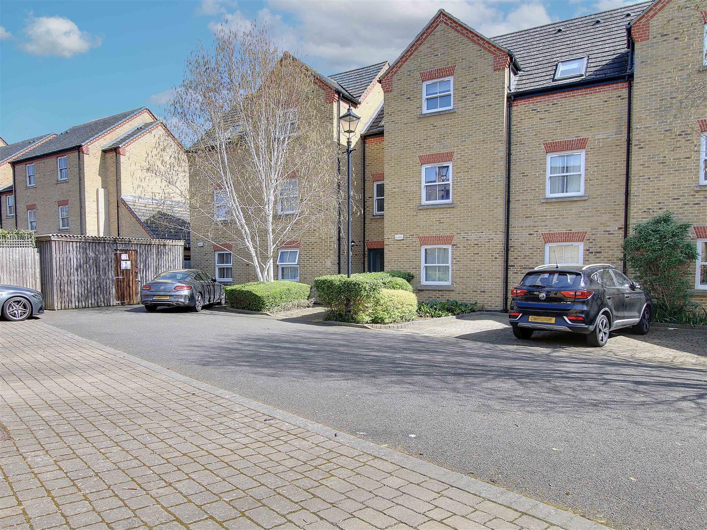 Flat Temple Close in Huntingdonshire