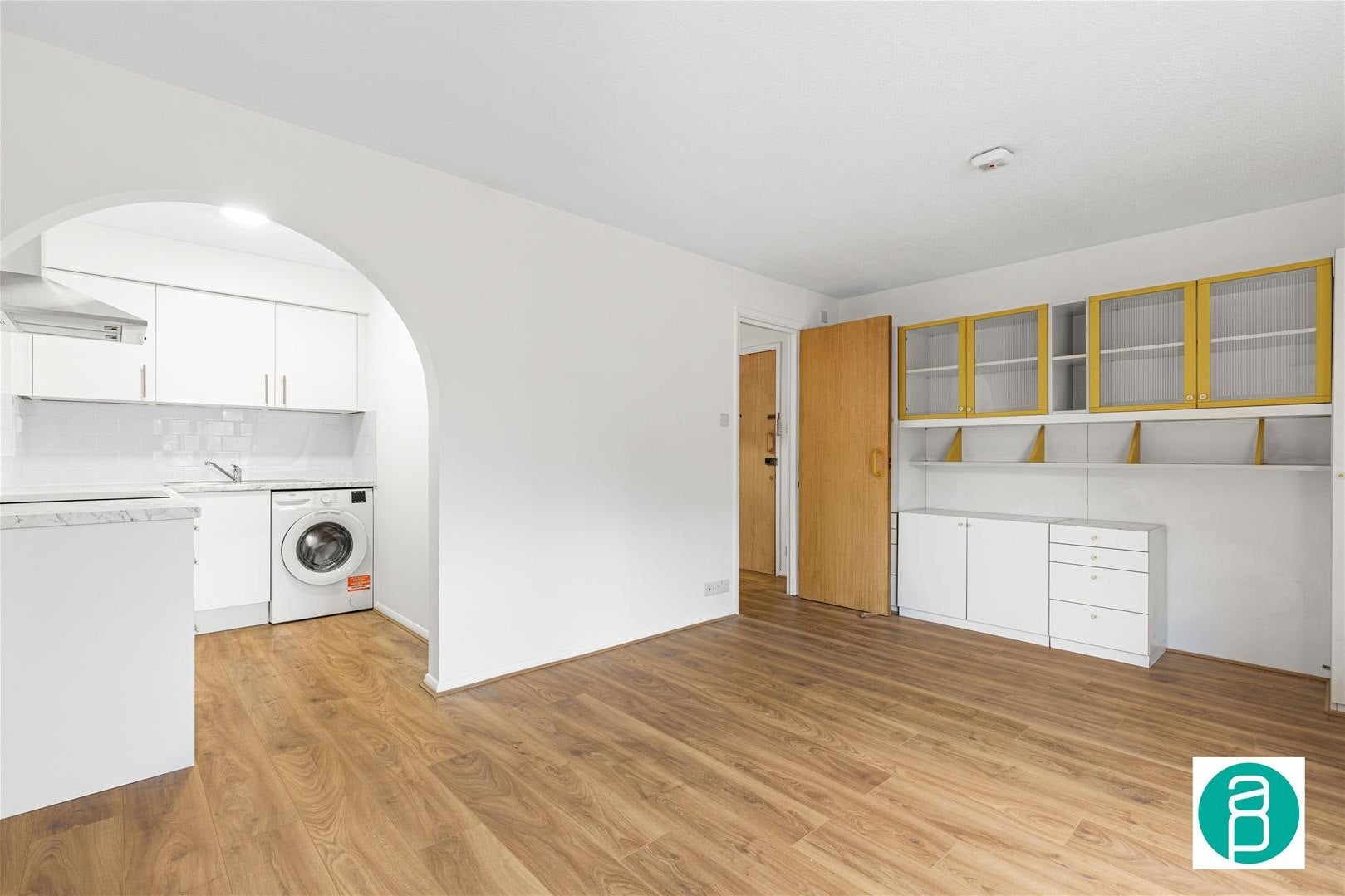Flat Palmerston Road in Greater London