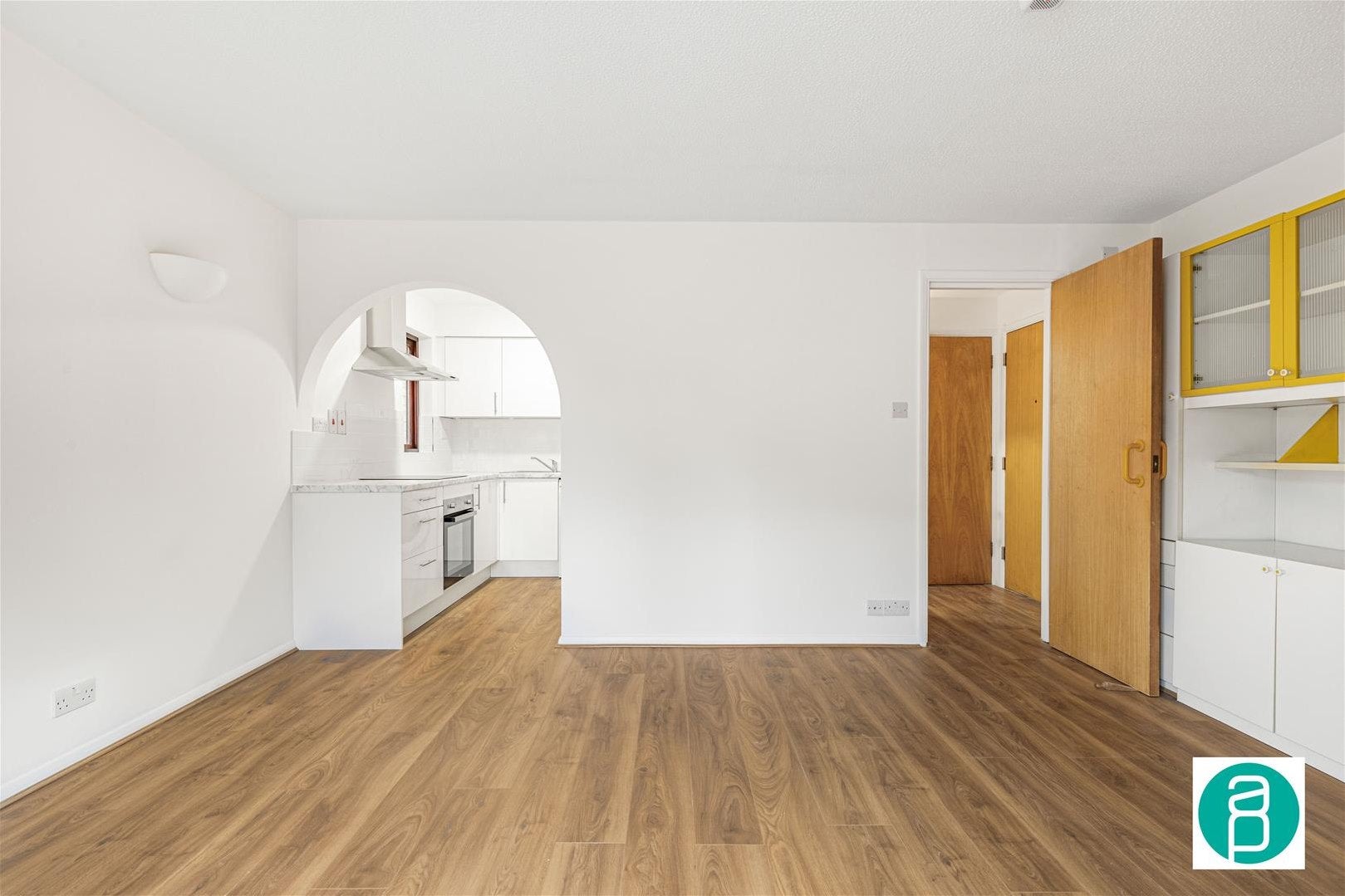 Flat Palmerston Road in Greater London
