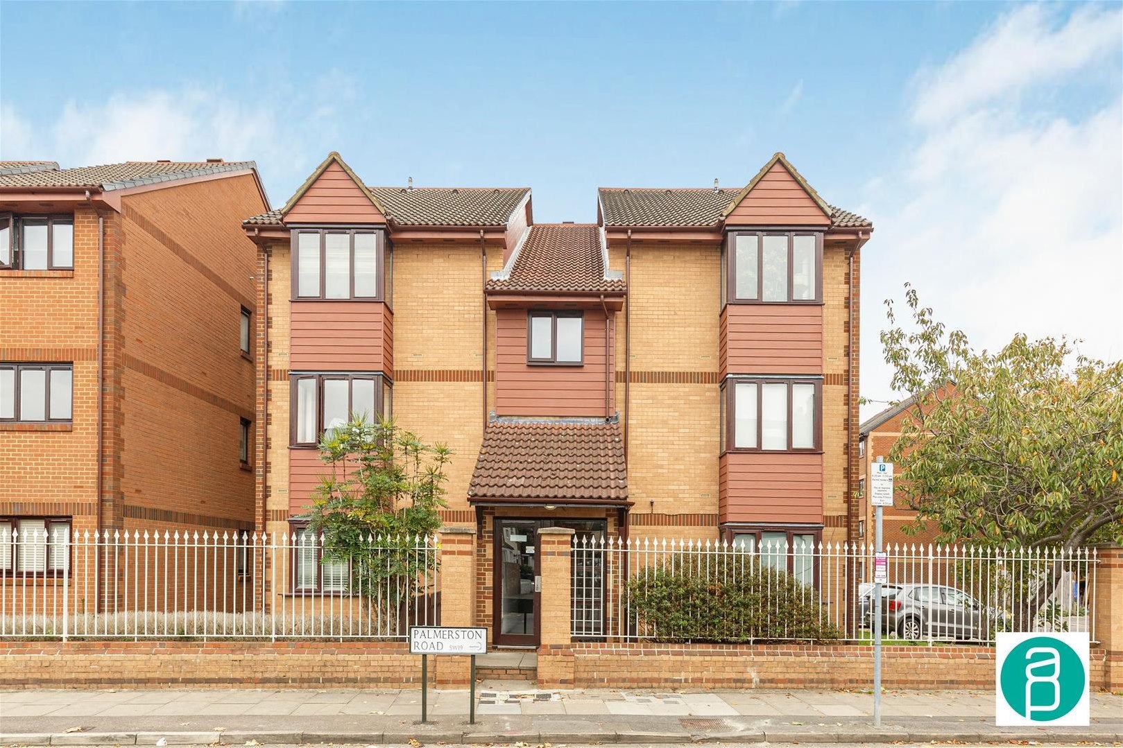 Flat Palmerston Road in Greater London
