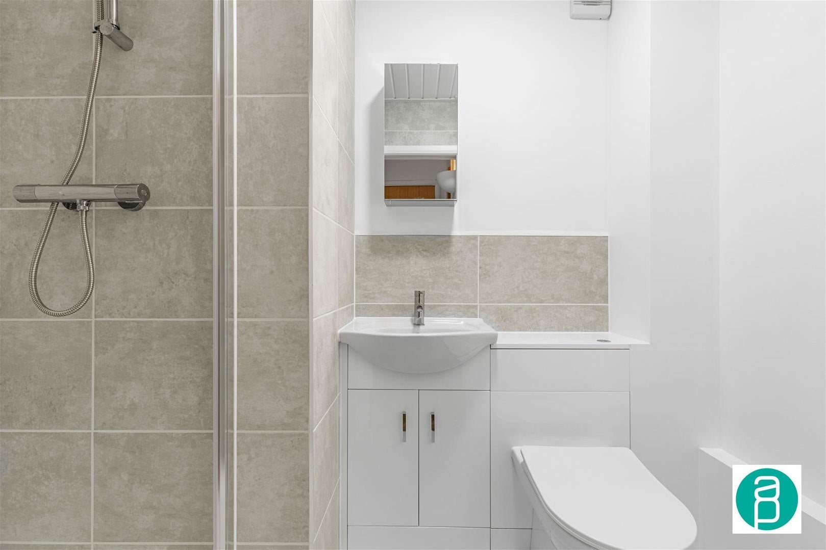 Flat Palmerston Road in Greater London