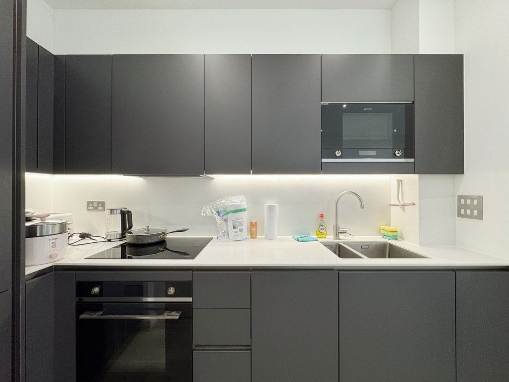 Flat Coster Avenue in Greater London