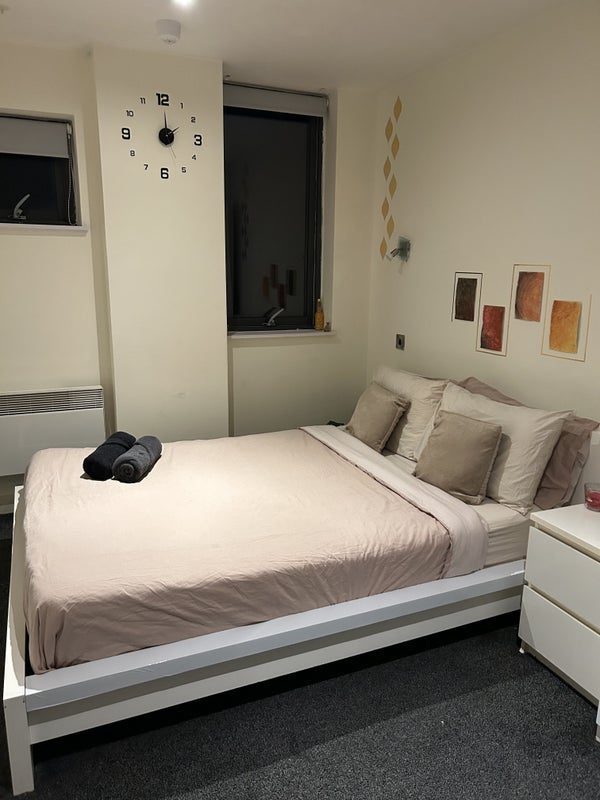 Room Isaac Way in Manchester