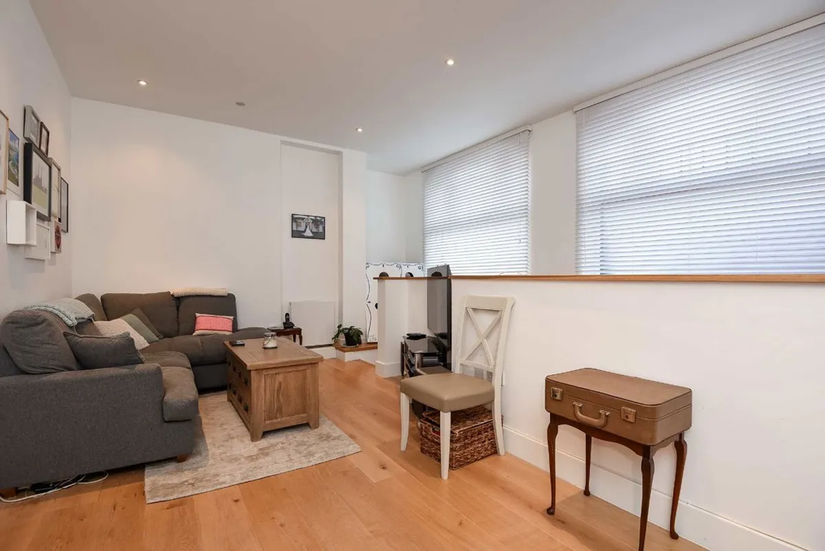 Flat East Hill in Greater London