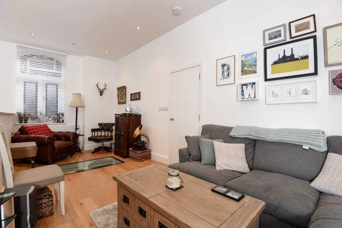 Flat East Hill in Greater London