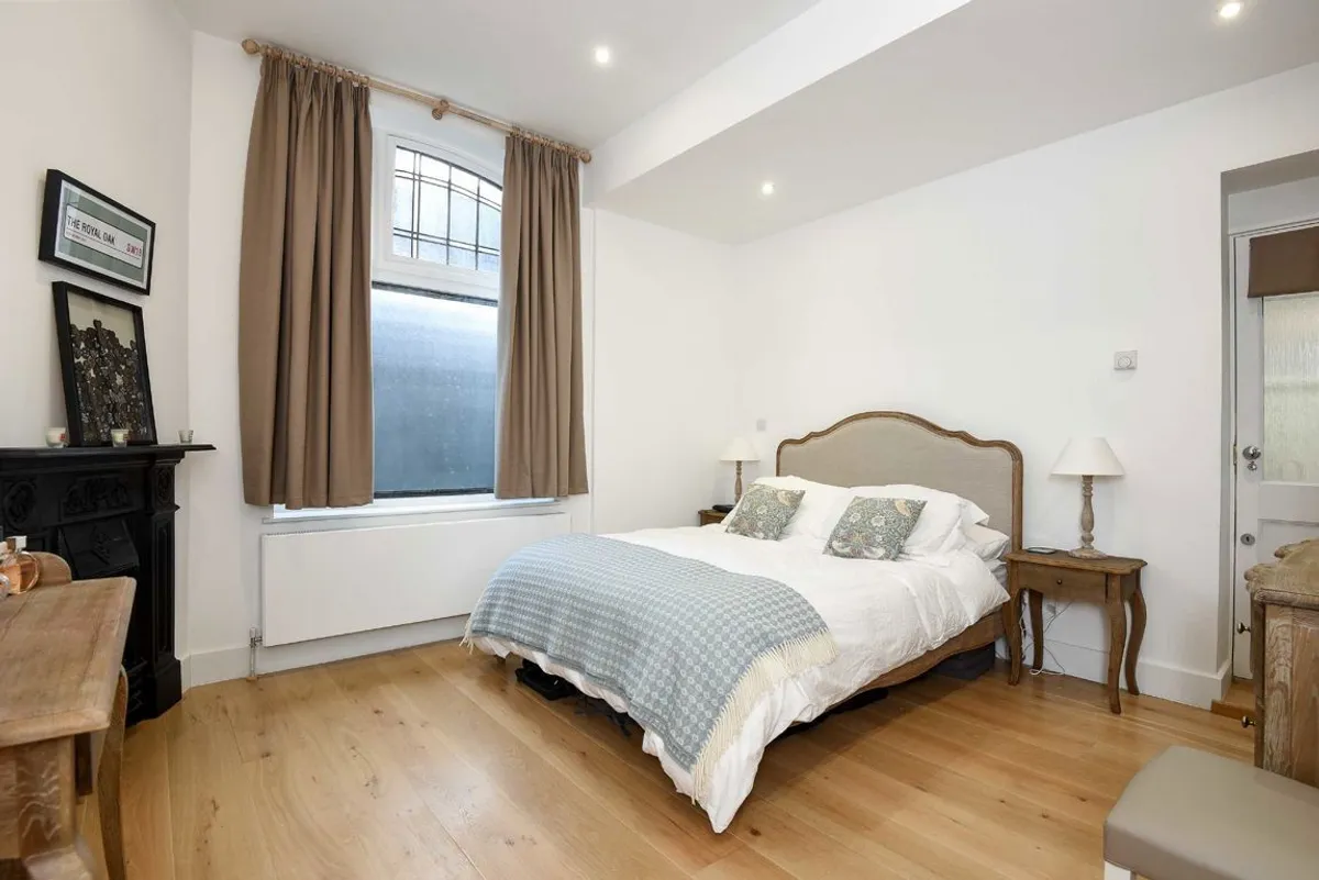 Flat East Hill in Greater London