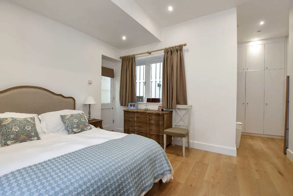 Flat East Hill in Greater London