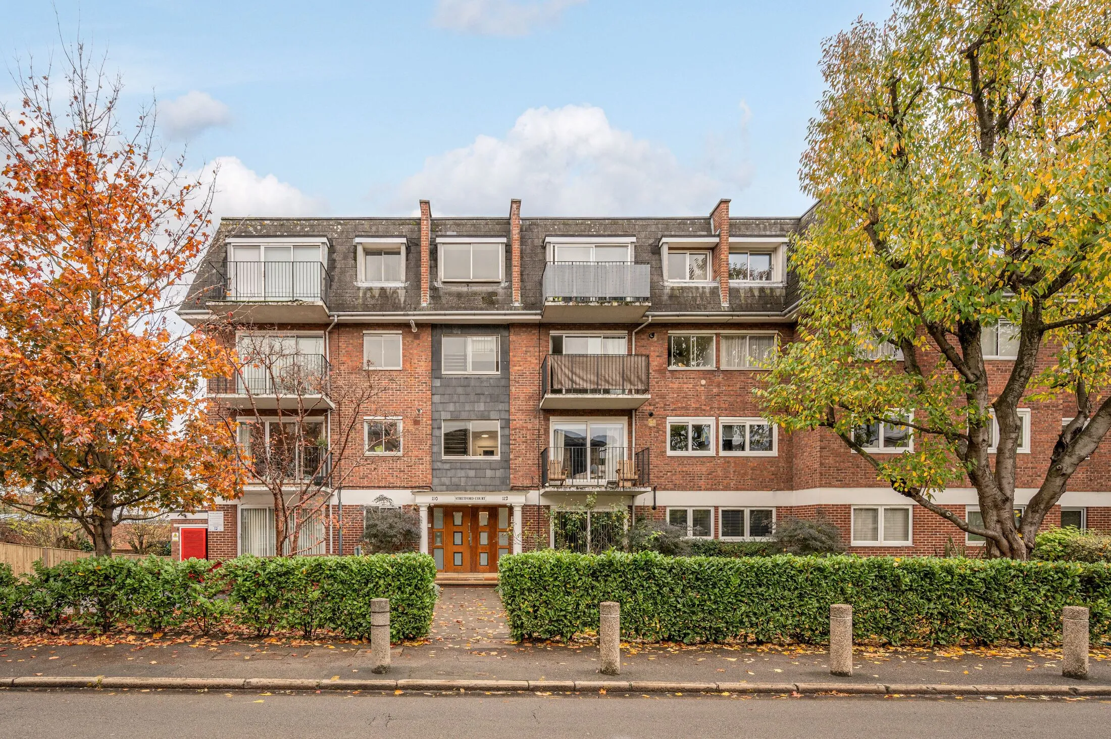 Flat Worple Road in Greater London